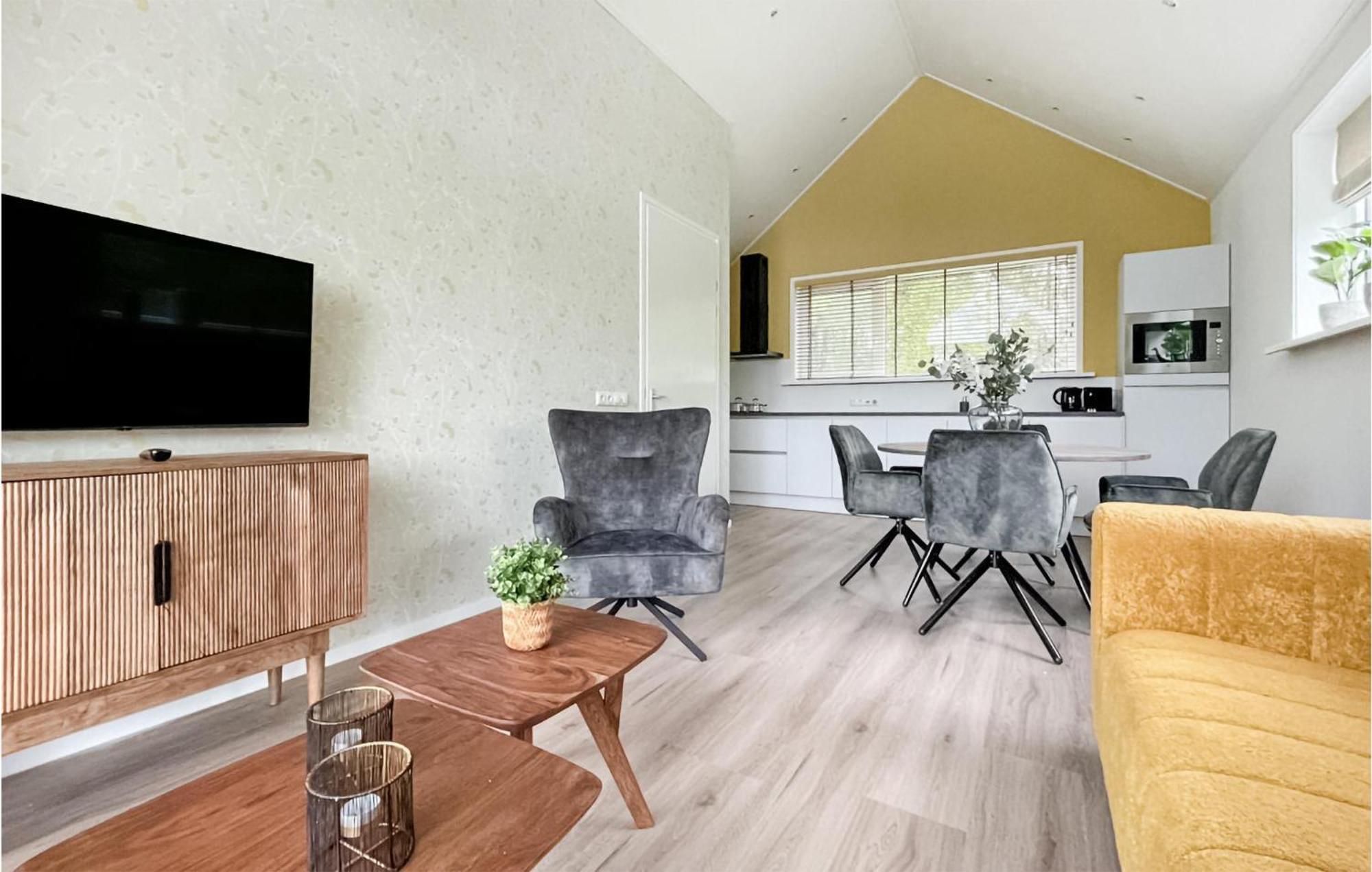Cozy Home In Oosterwolde With Sauna エクステリア 写真