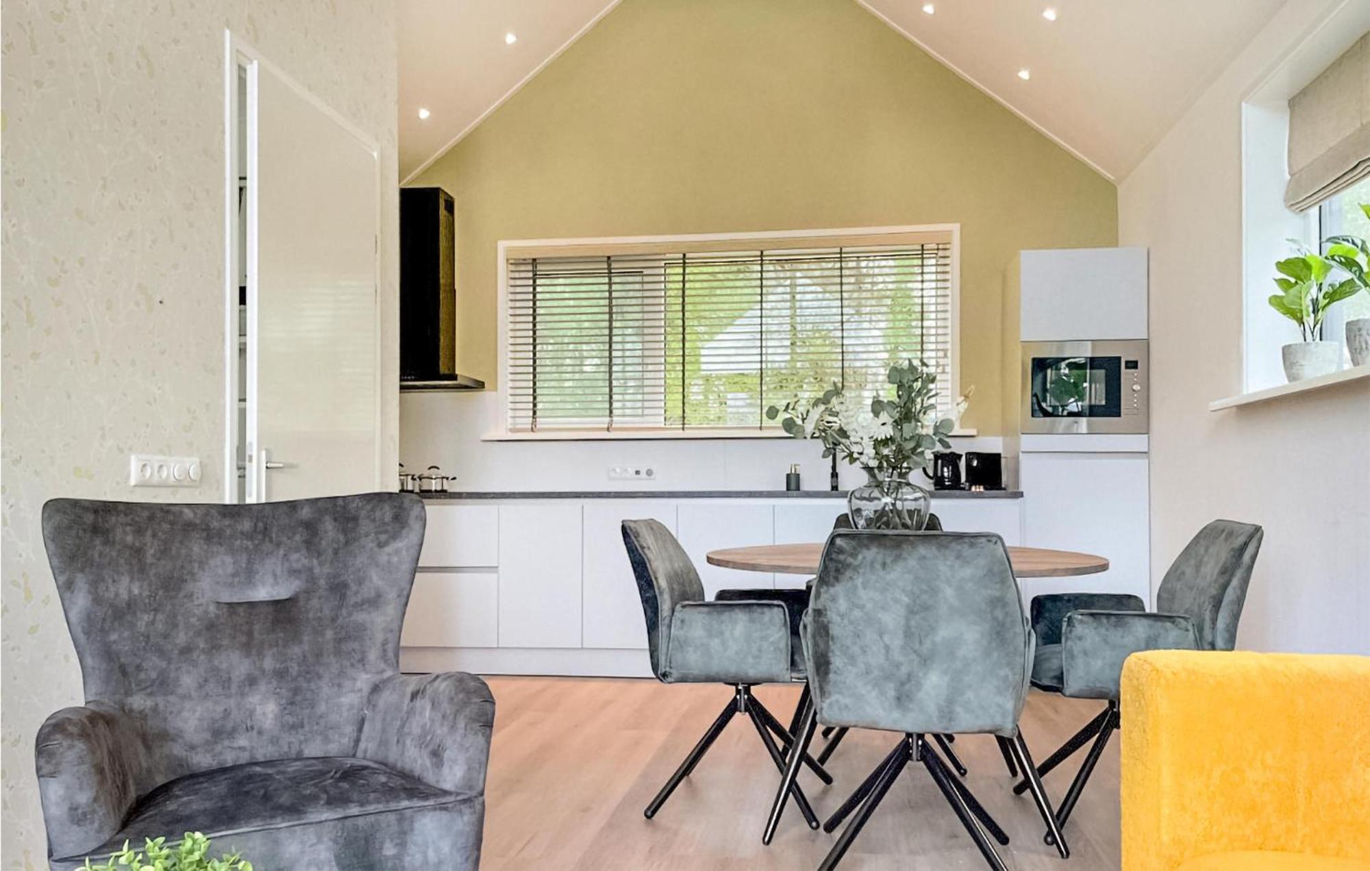 Cozy Home In Oosterwolde With Sauna エクステリア 写真