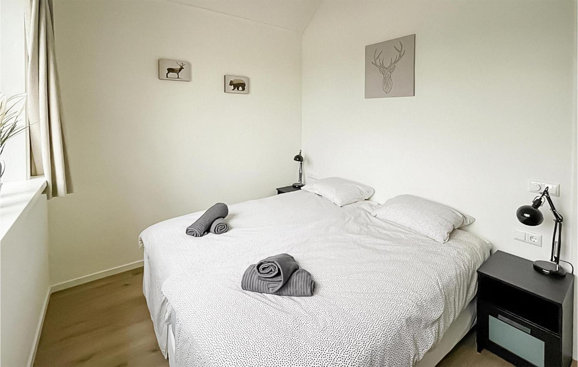Cozy Home In Oosterwolde With Sauna エクステリア 写真
