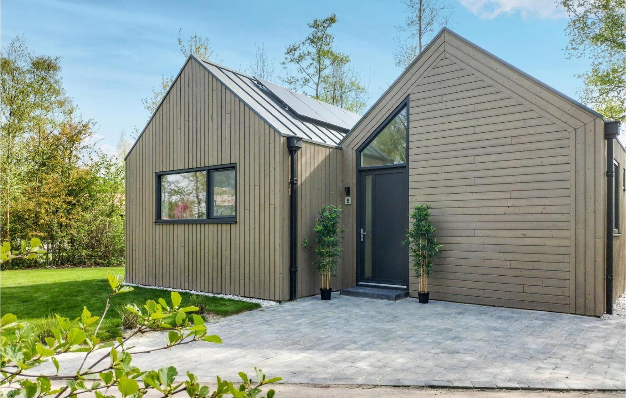 Cozy Home In Oosterwolde With Sauna エクステリア 写真