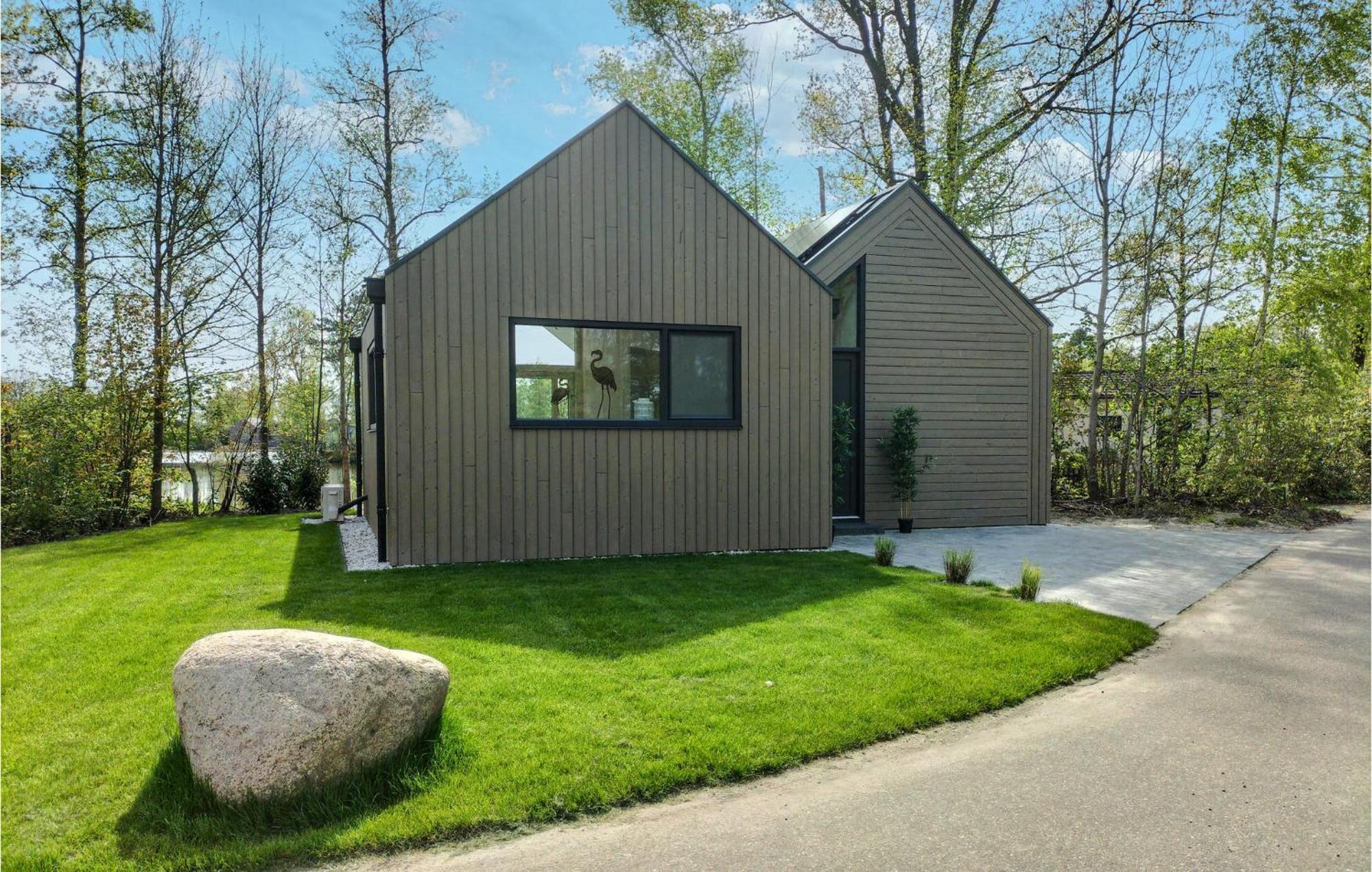 Cozy Home In Oosterwolde With Sauna エクステリア 写真