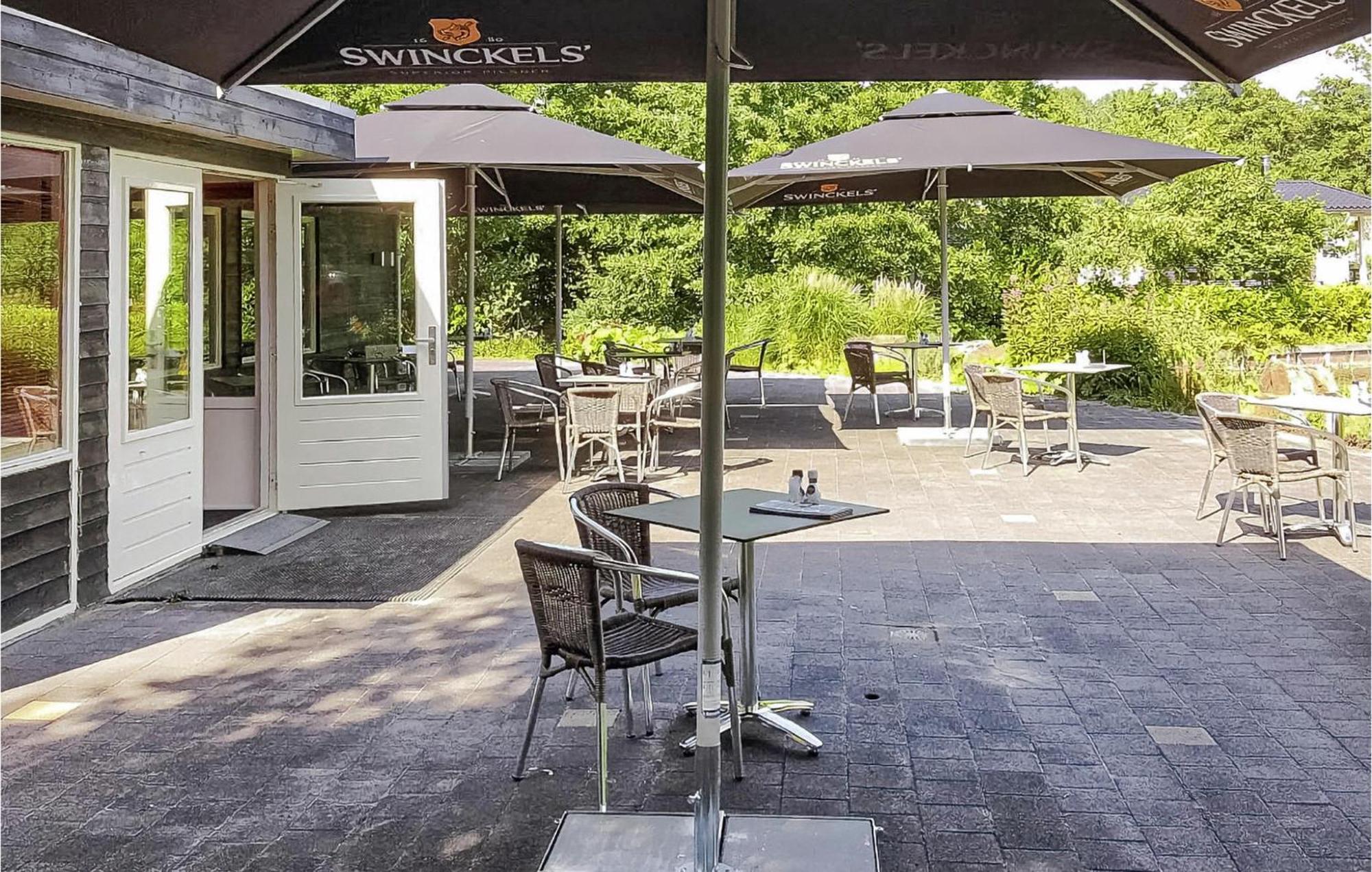 Cozy Home In Oosterwolde With Sauna エクステリア 写真
